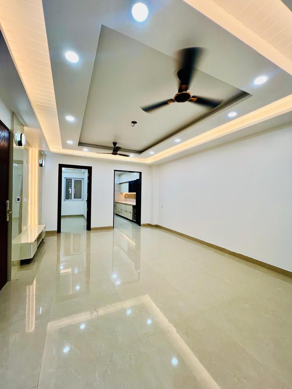 Spacious living room